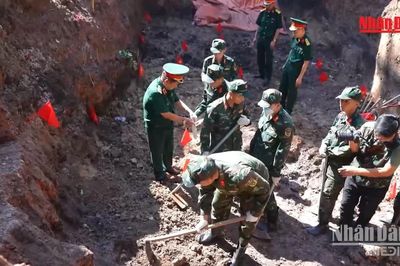 [Video] Phát hiện thêm 17 bộ hài cốt liệt sĩ tại Công viên Lê Thị Riêng