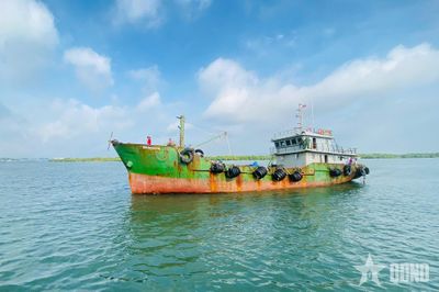 Hải đoàn Biên phòng 18 bắt phương tiện chở 50.000 lít dầu không rõ nguồn gốc