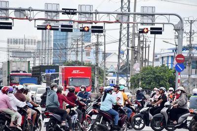 Quốc lộ 1 qua Bến Lức thường xuyên ùn ứ, chờ nâng cấp nút giao Long Kim