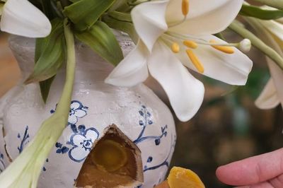 Chi tiền triệu làm bánh Trung thu bình hoa đẹp như tác phẩm nghệ thuật