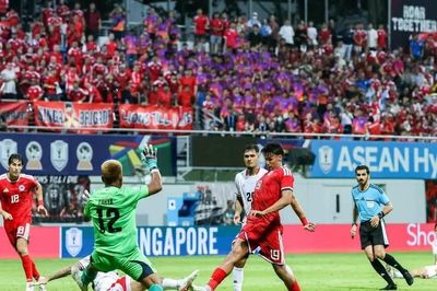 Đánh rơi chiến thắng, Indonesia mất vé bán kết vào tay Singapore