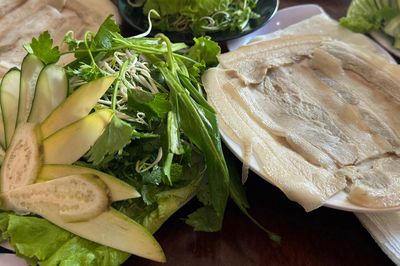 Luộc thịt ba chỉ bao nhiêu phút thì chín? Cách luộc thịt ba chỉ mềm, thơm