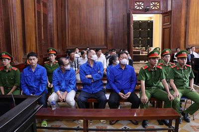 Khai thác trái phép titan rồi đưa hối lộ, chủ tịch tập đoàn khoáng sản lãnh án