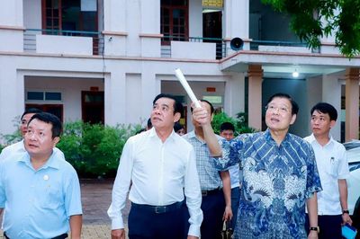 Chủ tịch UBND tỉnh Nghệ An kiểm tra công tác chuẩn bị Lễ kỷ niệm 80 năm thành lập Trường THPT Nguyễn Xuân Ôn