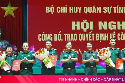 Bộ CHQS tỉnh Hà Tĩnh công bố các quyết định điều động cán bộ