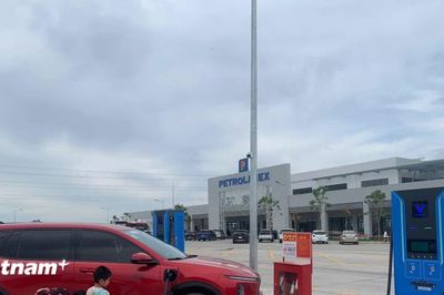 Bộ Xây dựng yêu cầu đầu tư hệ thống trạm sạc điện trên cao tốc Bắc-Nam