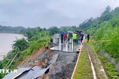 Lào Cai: Đứt gãy 30m đường tỉnh 161 sau mưa lớn, giao thông bị chia cắt