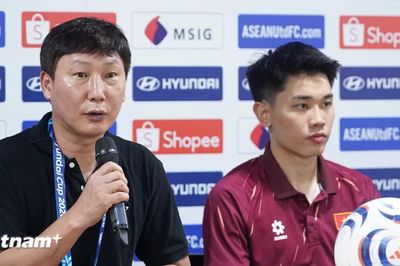 HLV Kim Sang-sik: 'Tôi mong Đình Bắc vươn xa hơn tầm Đông Nam Á'