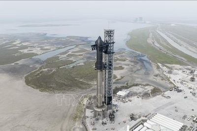 SpaceX tìm cách thu hồi nguyên vẹn Ship 40 sau màn tiếp nước kỷ lục
