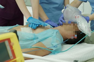 Người đàn ông 28 tuổi suýt tử vong, bác sĩ chỉ thẳng thói quen 'cực độc' nhiều người trẻ xem nhẹ
