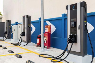 Bộ Xây dựng yêu cầu hoàn thiện hạ tầng sạc điện tại các trạm dừng nghỉ trước năm 2027