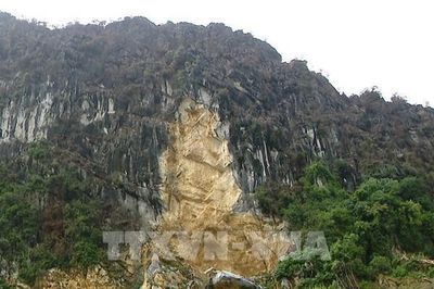 Sơ tán nhiều hộ dân tại Thanh Hoá do nứt núi