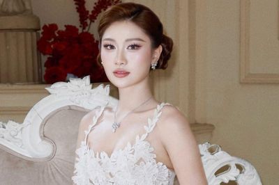 Ngẩn ngơ với nhan sắc quyến rũ của Phương Linh