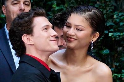 Zendaya và Tom Holland tổ chức tiệc cưới riêng tư sau khi bí mật kết hôn