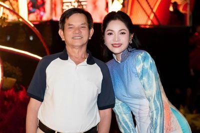 Diễn đàn tháng 8: Ca sĩ Duyên Quỳnh càng trân trọng thời gian bên cha sau biến cố của gia đình