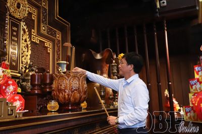 Đoàn công tác Trung ương Đoàn dâng hương tưởng niệm Chủ tịch Hồ Chí Minh và tri ân các anh hùng liệt sĩ