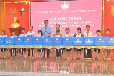 Trao hơn 100 triệu đồng hỗ trợ học sinh có hoàn cảnh khó khăn xã Nam Ninh Hòa