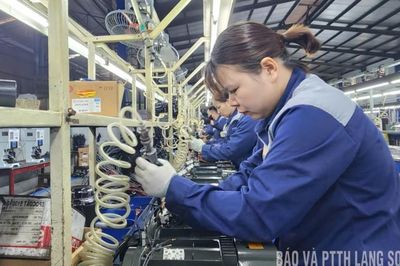 Công nghiệp bứt tốc