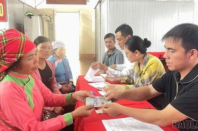 Bản Xèo chi trả hơn 676 triệu đồng hỗ trợ người dân khắc phục thiên tai, dịch bệnh