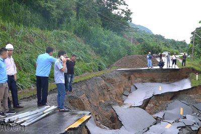 Khẩn trương mở đường tạm qua điểm sạt lở trên Tỉnh lộ 161