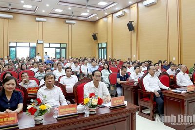 Đảng ủy phường Nam Hoa Lư sơ kết việc thực hiện Nghị quyết về tăng cường sự lãnh đạo của Đảng đối với công tác quản lý đất đai, trật tự xây dựngĐảng ủy phường Nam Hoa Lư sơ kết một năm thực hiện nghị quyết về tăng cường sự lãnh đạo của Đảng đối với công t