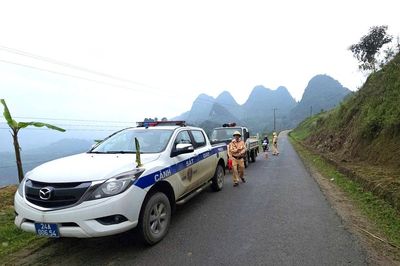 Những bóng áo vàng ngày đêm giữ an toàn các cung đường vùng biên viễn Lào Cai