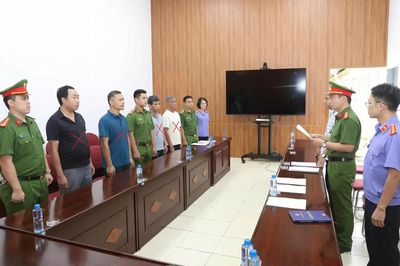 Khởi tố, bắt tạm giam bốn bị can trong vụ khai thác cát trái phép ở Sơn La