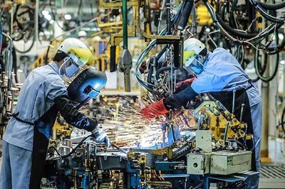 Hãy chấm dứt nạn 'thừa thầy thiếu thợ'