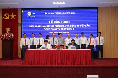 Lễ bàn giao giữa doanh nghiệp cổ phần hóa và Công ty cổ phần EVNGENCO2