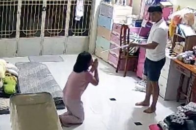 Bé gái 11 tuổi ở Đồng Nai bị người tình của mẹ bạo hành dã man dù đã quỳ lạy van xin