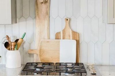 Thớt nhựa hay thớt gỗ: Loại nào tốt hơn cho sức khỏe và an toàn khi nấu ăn?
