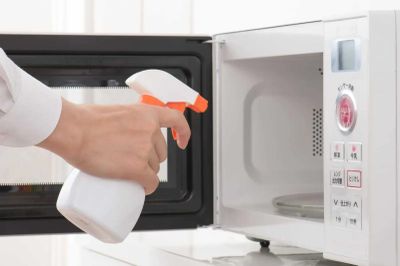 Lò vi sóng ám mùi thức ăn, mùi khét: 8 mẹo khử mùi cực đơn giản bằng nguyên liệu có sẵn