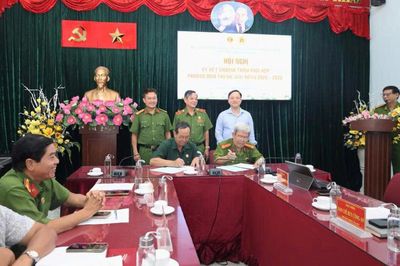 Hội Cựu chiến binh và Hội Cựu CAND phường Bình Thạnh ký kết phối hợp công tác