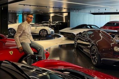 Ronaldo lần đầu hé lộ gara siêu xe trị giá hàng triệu USD