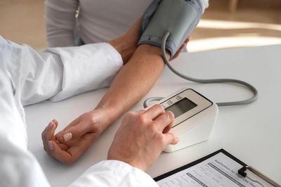 Tuổi 40 tưởng còn khỏe lại là lúc bệnh mạn tính bắt đầu