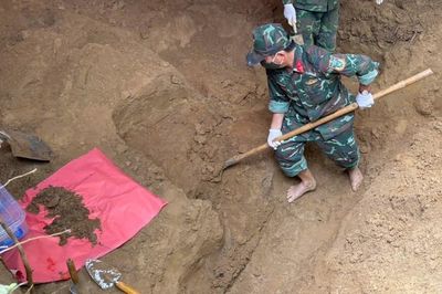 Từ tin báo của người dân, tìm thấy 3 hài cốt liệt sĩ ven sông Thu Bồn ở Đà Nẵng