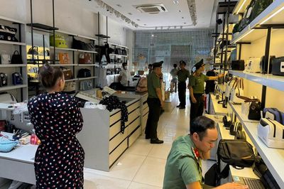 Khởi tố vụ buôn bán hơn 3.600 sản phẩm giả mạo nhãn hiệu nổi tiếng ở Đà Nẵng