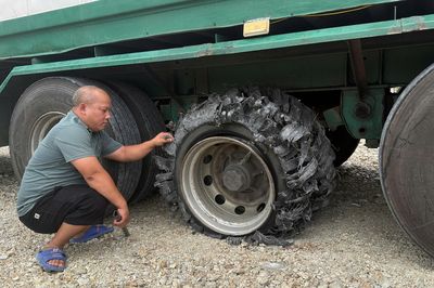 Xe đầu kéo làm rơi sắt nhọn trên cao tốc: Tài xế không có bằng lái lúc kiểm tra