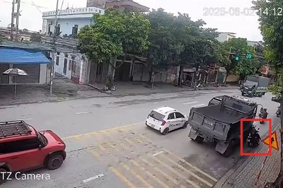 Phẫn nộ xe tải phóng nhanh vượt ẩu, cán xe máy khiến 1 phụ nữ tử vong