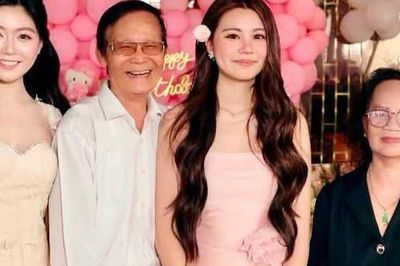 Bố mẹ vợ MC Quyền Linh gây chú ý trong ngày đặc biệt của cháu ngoại