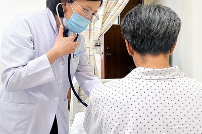 Sốt kéo dài sau Covid-19, người đàn ông 43 tuổi phát hiện mắc lao màng ngoài tim hiếm gặp