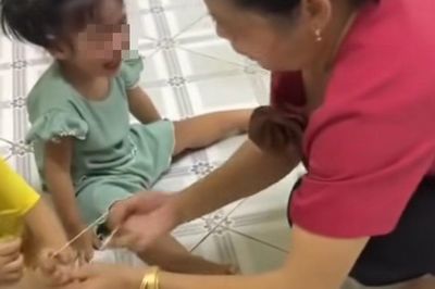 Giáo viên Trường Mầm non Lá Xanh khai gì về hành vi bắn dây thun vào chân 2 trẻ nhỏ?