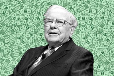 Muốn vĩ đại như Warren Buffett, hãy bắt đầu với 8 cuốn sách này