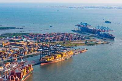 Cá, tôm, cua... vẫn phải 'còng lưng' gánh chi phí logistics