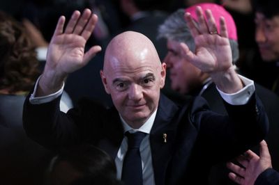 Cáo buộc mới bủa vây Infantino