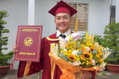 Quốc Cơ chia sẻ về việc tốt nghiệp thạc sĩ ở tuổi 42