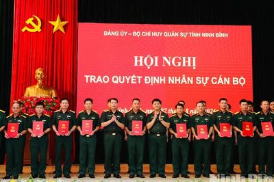 Điều động, bổ nhiệm nhân sự, giải thể, sắp xếp, tổ chức lại lực lượng quân sự địa phương