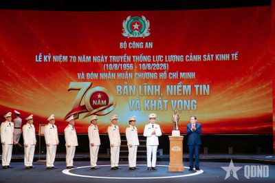 Chủ tịch Quốc hội Trần Thanh Mẫn dự Lễ kỷ niệm 70 năm Ngày truyền thống lực lượng Cảnh sát kinh tế và đón nhận Huân chương Hồ Chí Minh