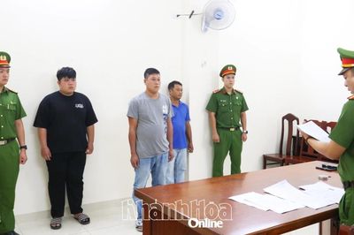Khởi tố 'trùm' cát lậu sông Cái cùng 2 đồng phạm