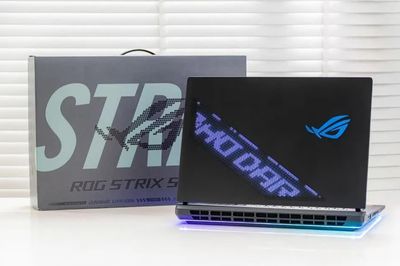 Laptop ROG Strix SCAR giá gần 180 triệu đồng